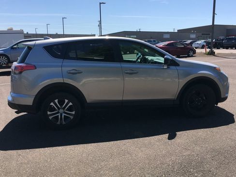 Used 2017 Toyota RAV4 LE AWD/4WD image 7