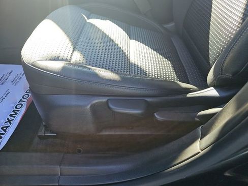 Used 2025 Chevrolet Trax LT w/ LT Convenience Package image 21