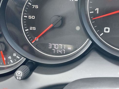 Used 2014 Porsche Cayenne image 28