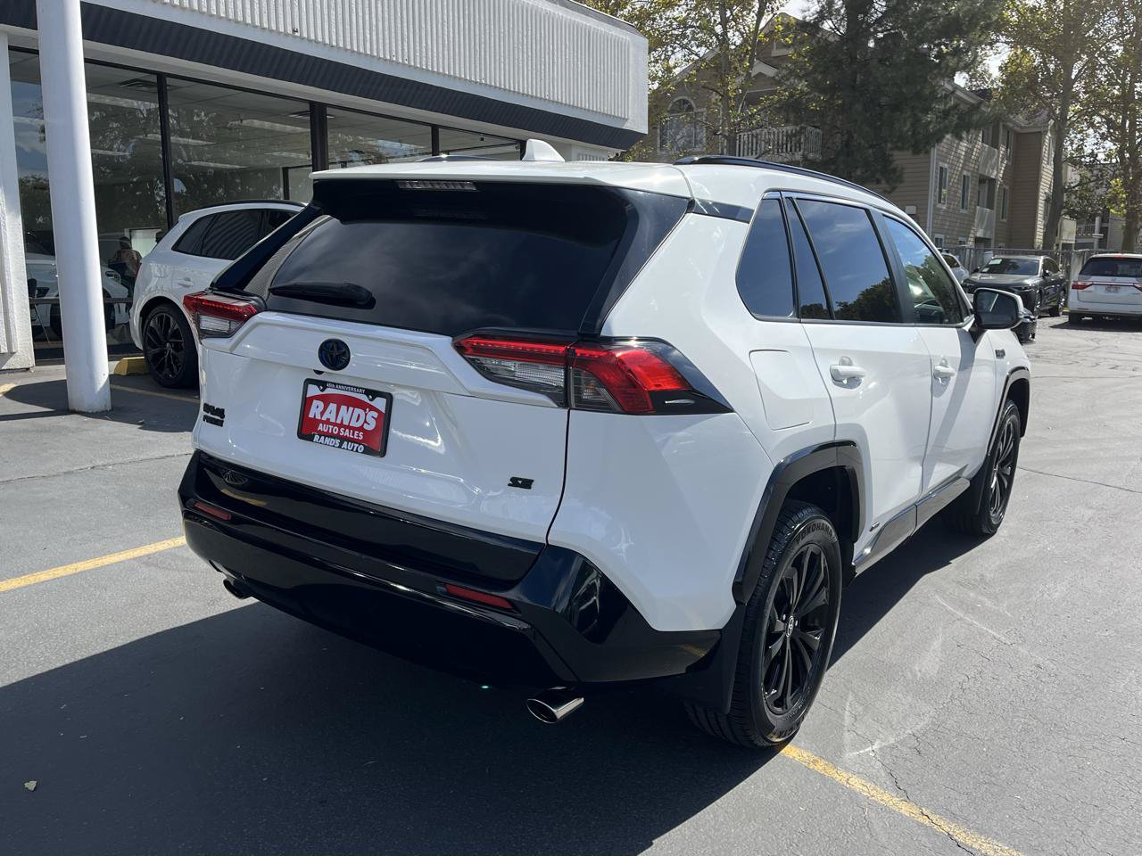 Used 2022 Toyota RAV4 SE w/ Weather & Moonroof Package AWD/4WD image 12