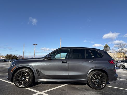 Used 2021 BMW X5 xDrive40i w/ M Sport Package image 9