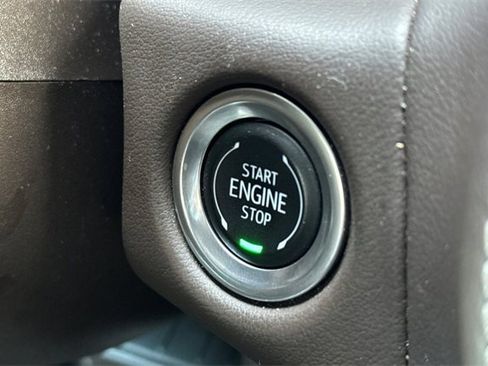 Used 2024 Chevrolet Suburban LT image 34