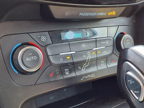 Used 2016 Ford Focus Titanium w/ Titanium Technology Package FWD image 19