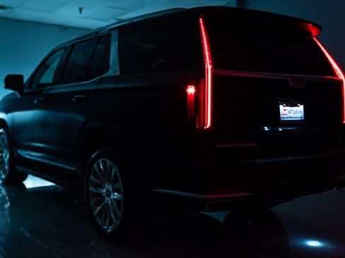 Used 2022 Cadillac Escalade Premium Luxury image 12