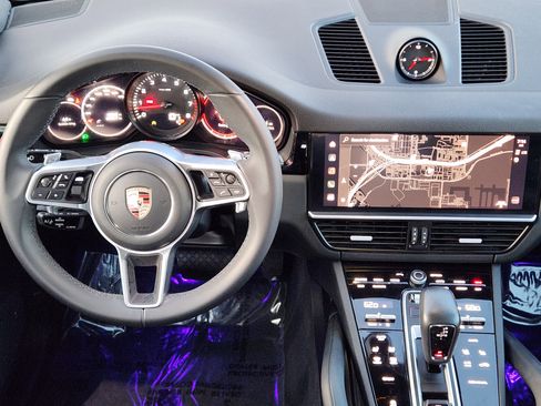 Used 2023 Porsche Cayenne Platinum Edition image 26