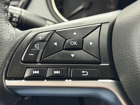 Used 2020 Nissan Rogue SV image 17