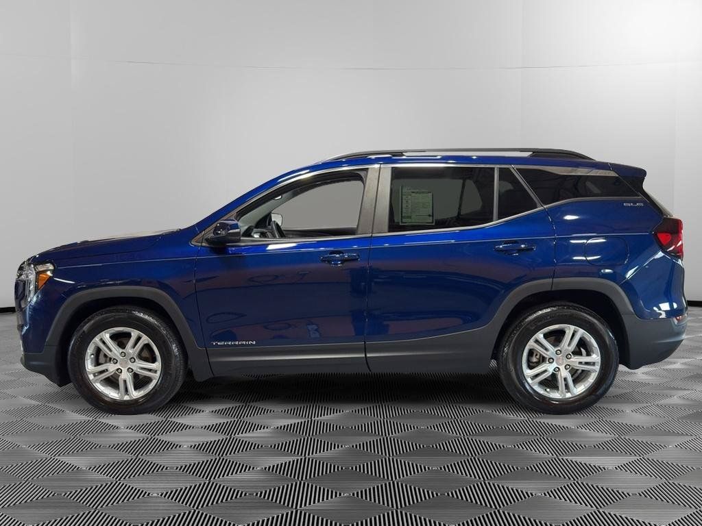 Used 2023 GMC Terrain SLE w/ Driver Convenience Package FWD image 2