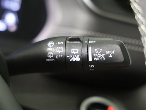 Used 2025 Jeep Grand Cherokee L Limited w/ Black Appearance Package image 25