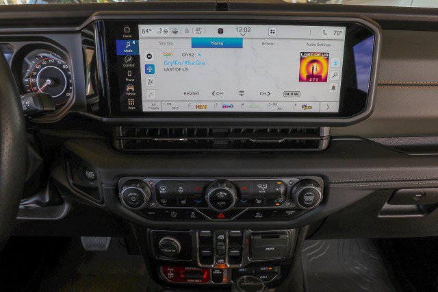 Used 2024 Jeep Gladiator Mojave w/ Steel Bumper Group AWD/4WD image 16