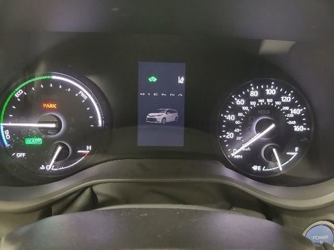 Certified 2021 Toyota Sienna XLE FWD image 28