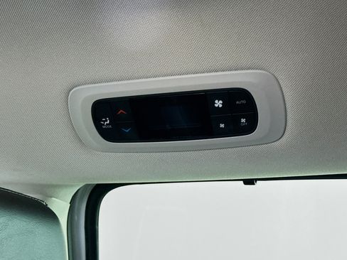 Used 2024 Chrysler Pacifica Touring-L image 25