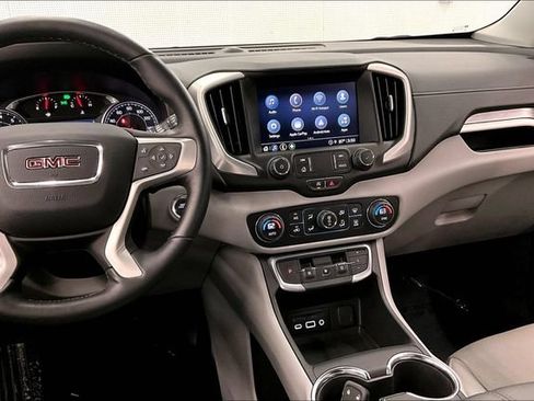 Used 2024 GMC Terrain SLT AWD/4WD image 7