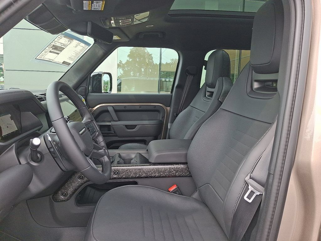 New 2026 Land Rover Defender 110 OCTA AWD/4WD image 9