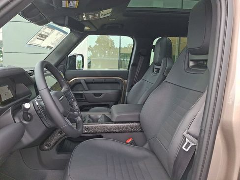 New 2026 Land Rover Defender 110 AWD/4WD image 9