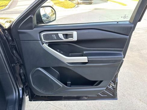 Certified 2022 Ford Explorer XLT w/ Equipment Group 202A image 15
