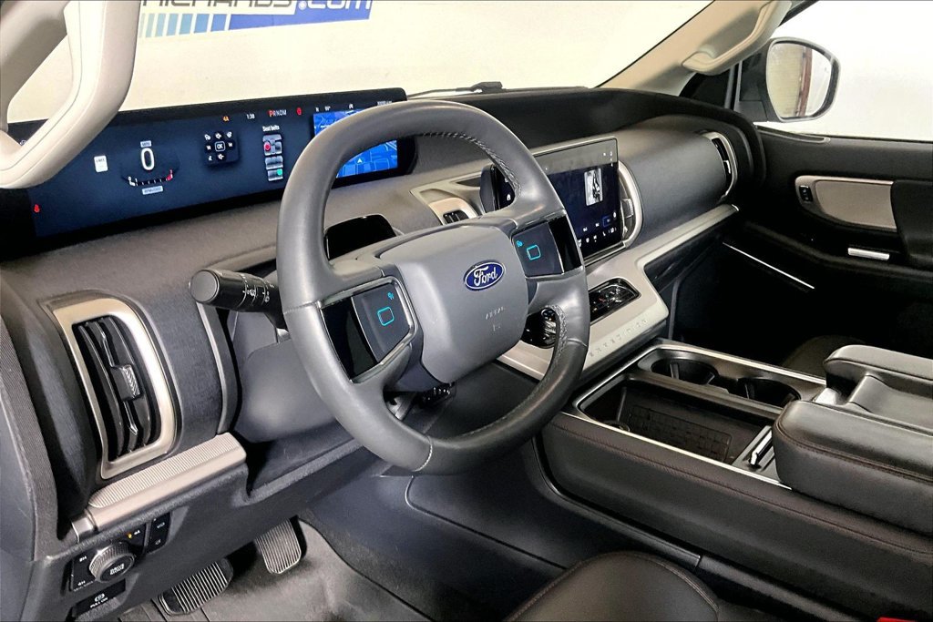 Certified 2025 Ford Expedition Active AWD/4WD image 10