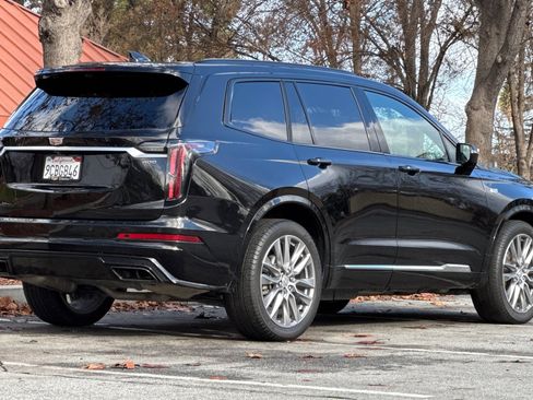 Used 2021 Cadillac XT6 Sport w/ Platinum Package image 4