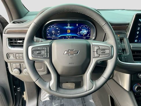 Used 2024 Chevrolet Tahoe Z71 w/ Luxury Package AWD/4WD image 18