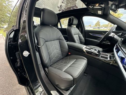 New 2025 BMW i7 xDrive60 image 29