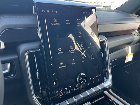 New 2026 GMC Yukon XL Denali w/ Denali Reserve Package RWD image 17