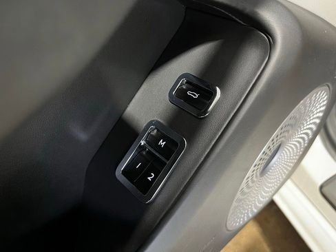 Used 2022 Bentley Flying Spur V8 image 26