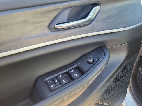 New 2026 Jeep Grand Cherokee L Laredo image 17