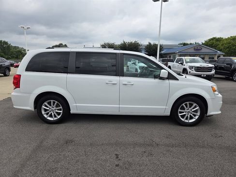 Used 2019 Dodge Grand Caravan SXT FWD image 2