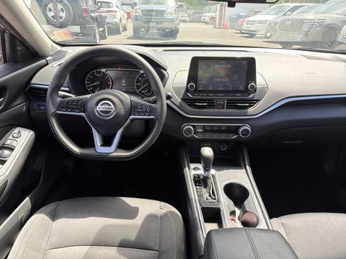 Used 2022 Nissan Altima 2.5 SV FWD image 10