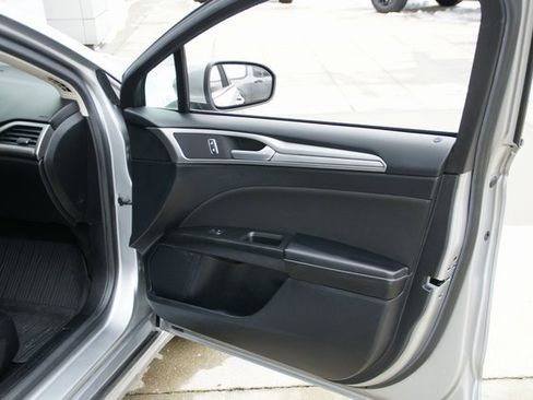 Used 2020 Ford Fusion SE image 33