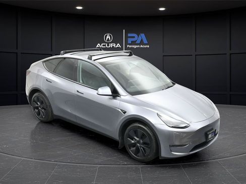 Used 2025 Tesla Model Y Long Range AWD/4WD image 34