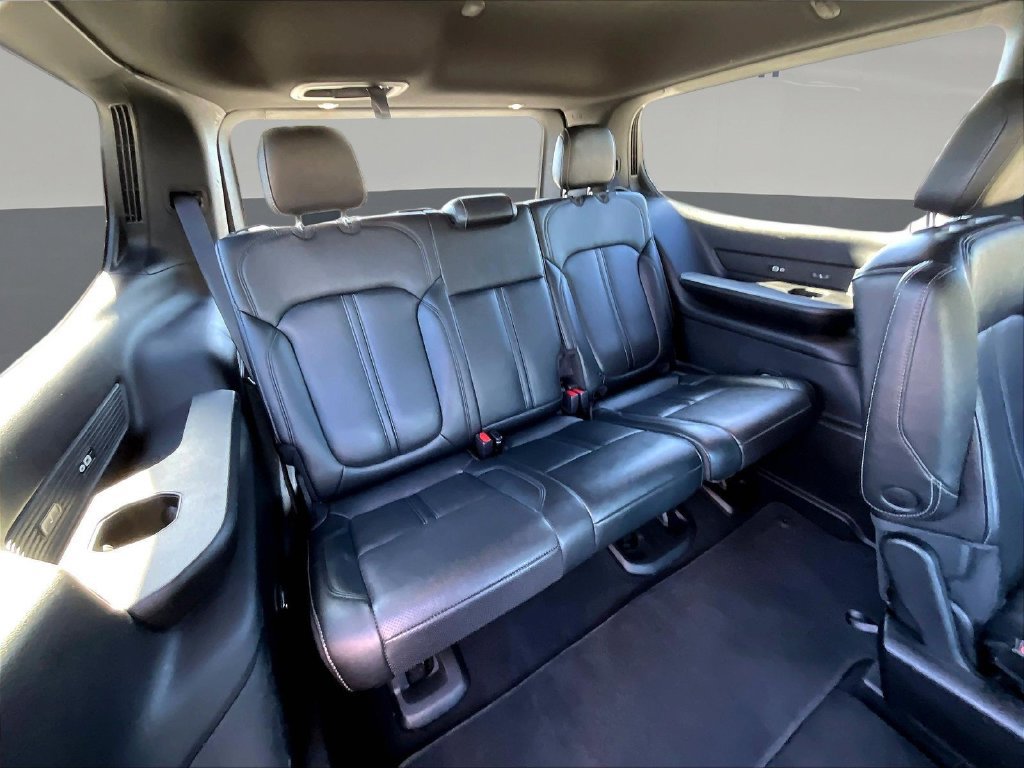 Used 2024 Jeep Wagoneer Series III AWD/4WD image 29