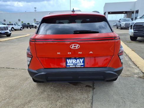 Used 2024 Hyundai Kona SEL FWD image 3