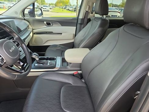 Certified 2022 Kia Carnival LX FWD image 14