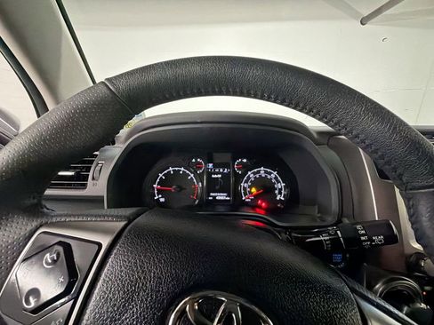 Used 2022 Toyota 4Runner SR5 Premium w/ Moonroof Package AWD/4WD image 11