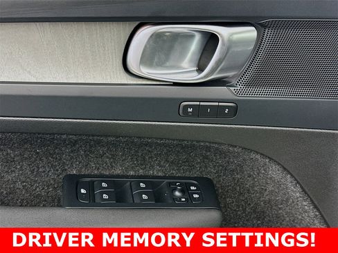 Used 2025 Volvo XC40 B5 Core image 30