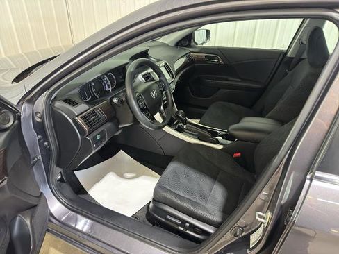 Used 2017 Honda Accord EX image 2