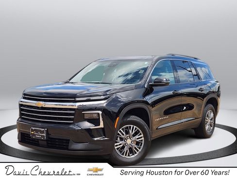 Used 2026 Chevrolet Traverse LT FWD image 1