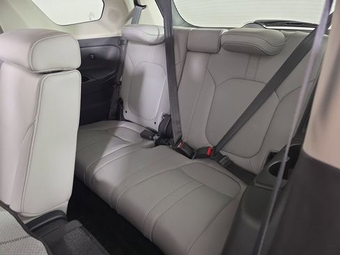 Certified 2025 Honda Pilot Touring image 19