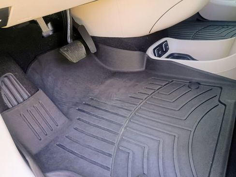 Used 2020 Chrysler Pacifica Touring-L Plus w/ Tire & Wheel Group image 25