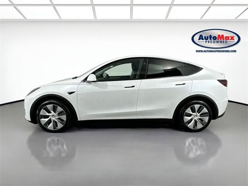 Used 2023 Tesla Model Y Long Range image 9