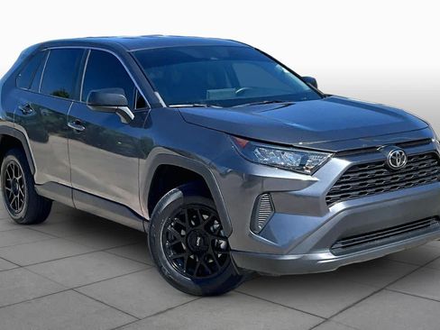 Used 2022 Toyota RAV4 LE FWD image 3