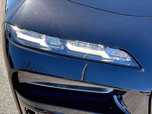 Certified 2023 BMW 740i w/ Executive Package image 32