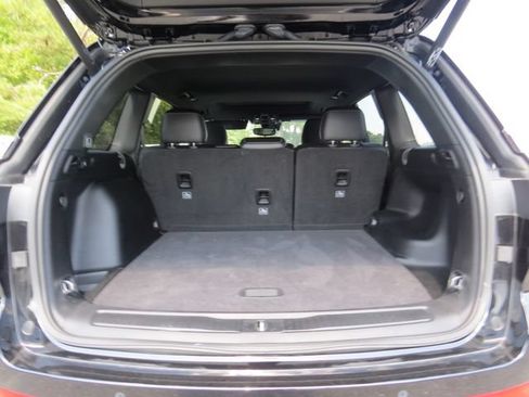 Used 2023 Jeep Grand Cherokee Altitude AWD/4WD image 10
