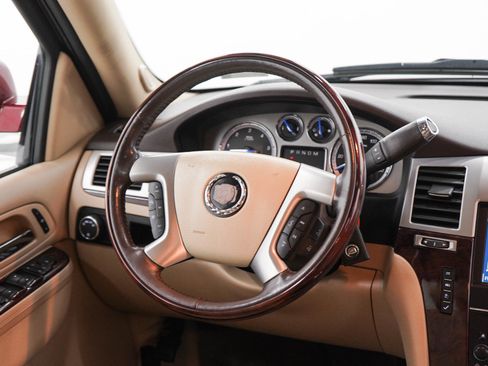 Used 2011 Cadillac Escalade Luxury AWD/4WD image 14