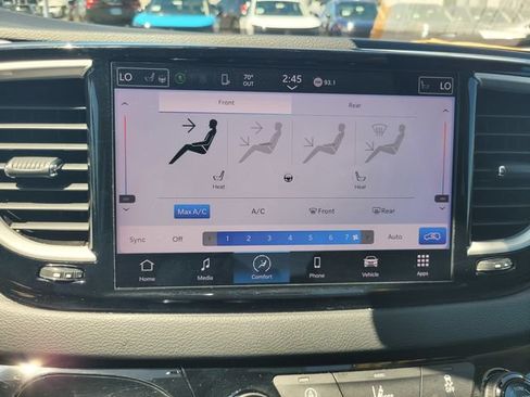 Used 2022 Chrysler Pacifica Touring-L FWD image 23