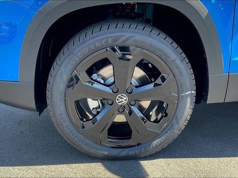 New 2025 Volkswagen Taos SE AWD/4WD image 14