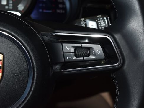 Certified 2025 Porsche Macan AWD/4WD image 11