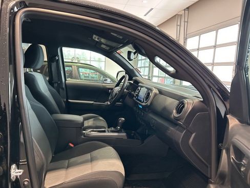 Used 2023 Toyota Tacoma TRD Sport image 16
