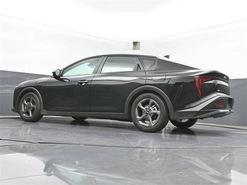 Used 2025 Kia K4 LXS image 32