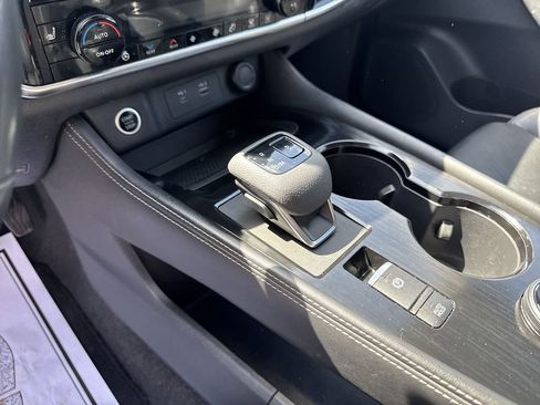 Used 2022 Nissan Rogue SL w/ SL Premium Package image 20